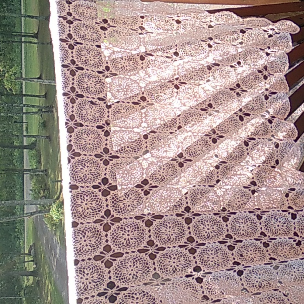 ⚜️🧶 Vintage Hand Crocheted Table Cloth or Cover 42”X 52”
